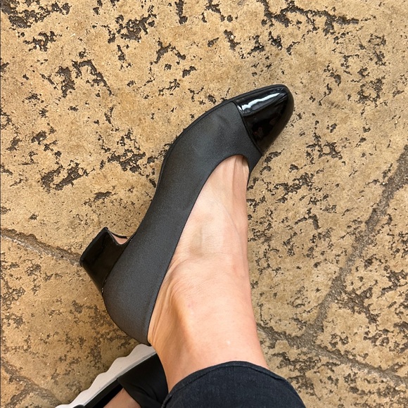 Vintage Etienne Aigner block heel black patent and grey  heels - Picture 9 of 10